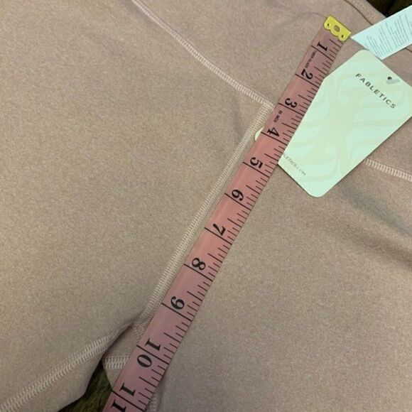 Fabletics Leggings Capri 19” inseam - Picture 11 of 12